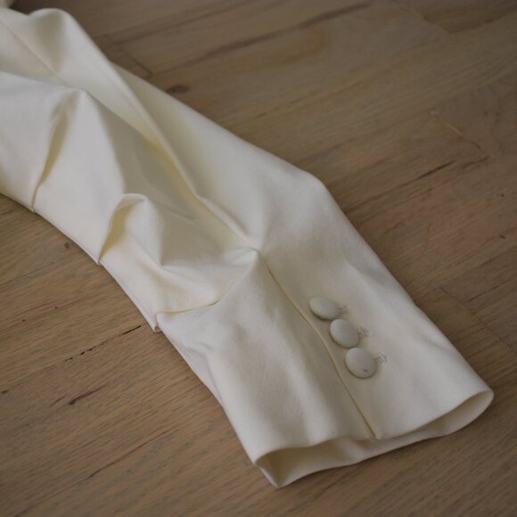 Frame x Imaan Darted Off White long Blazer, 3/4 ruffled sleeves - Picture 5 of 13